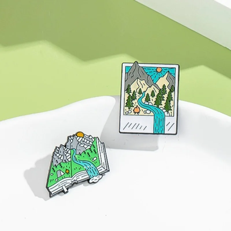 Alfinetes esmaltados com tema  - Outdoor Adventure Books avaliação e preço